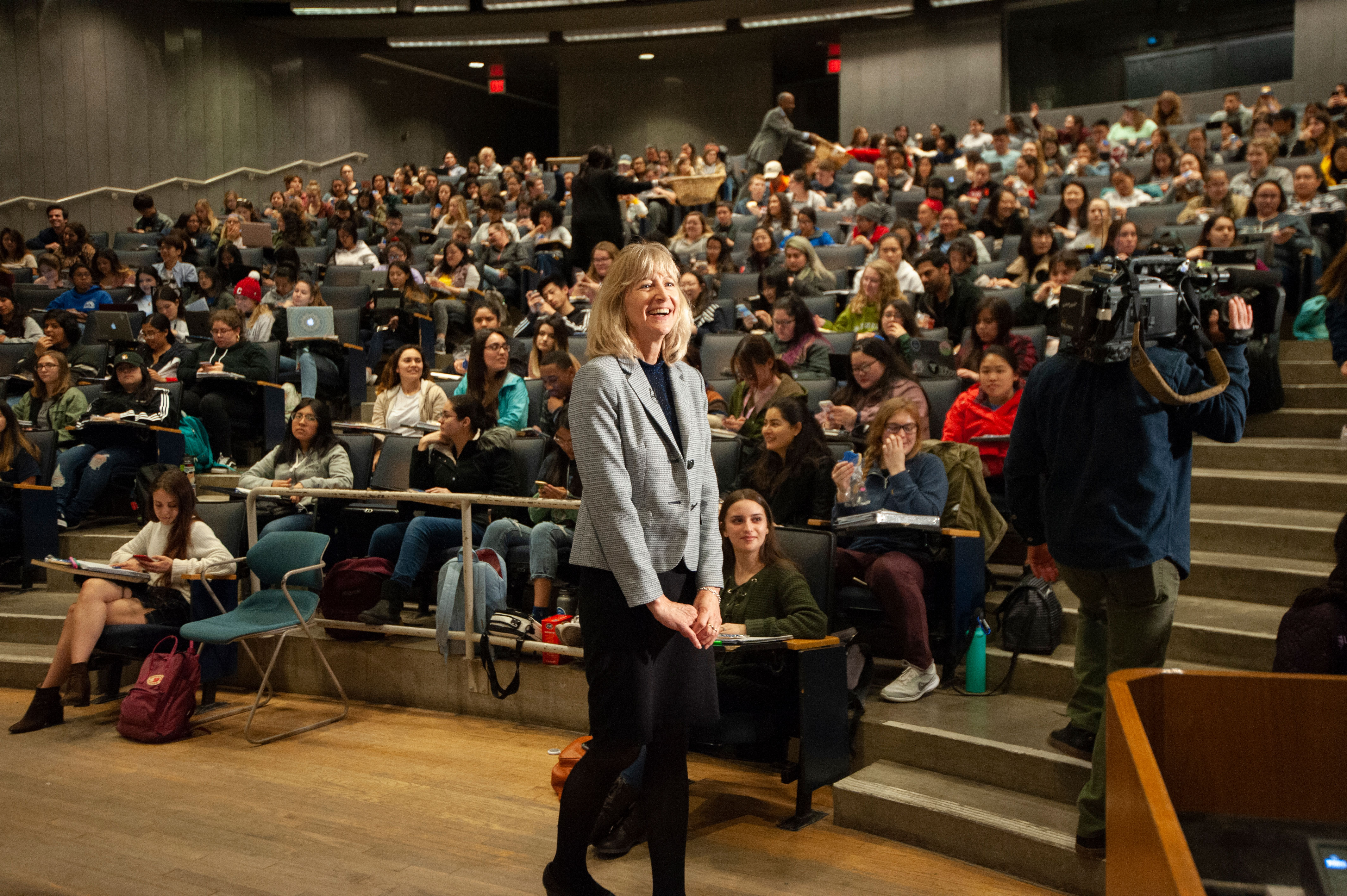 Animal Science Professor Anita Oberbauer won the UC Davis Prize for Undergraduate Teaching and Scholarly Achievement. Her “Companion Animal Biology” class is as popular as ever.