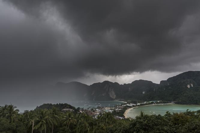 A tropical storm approaches a tourist island in Thailand. (Getty)