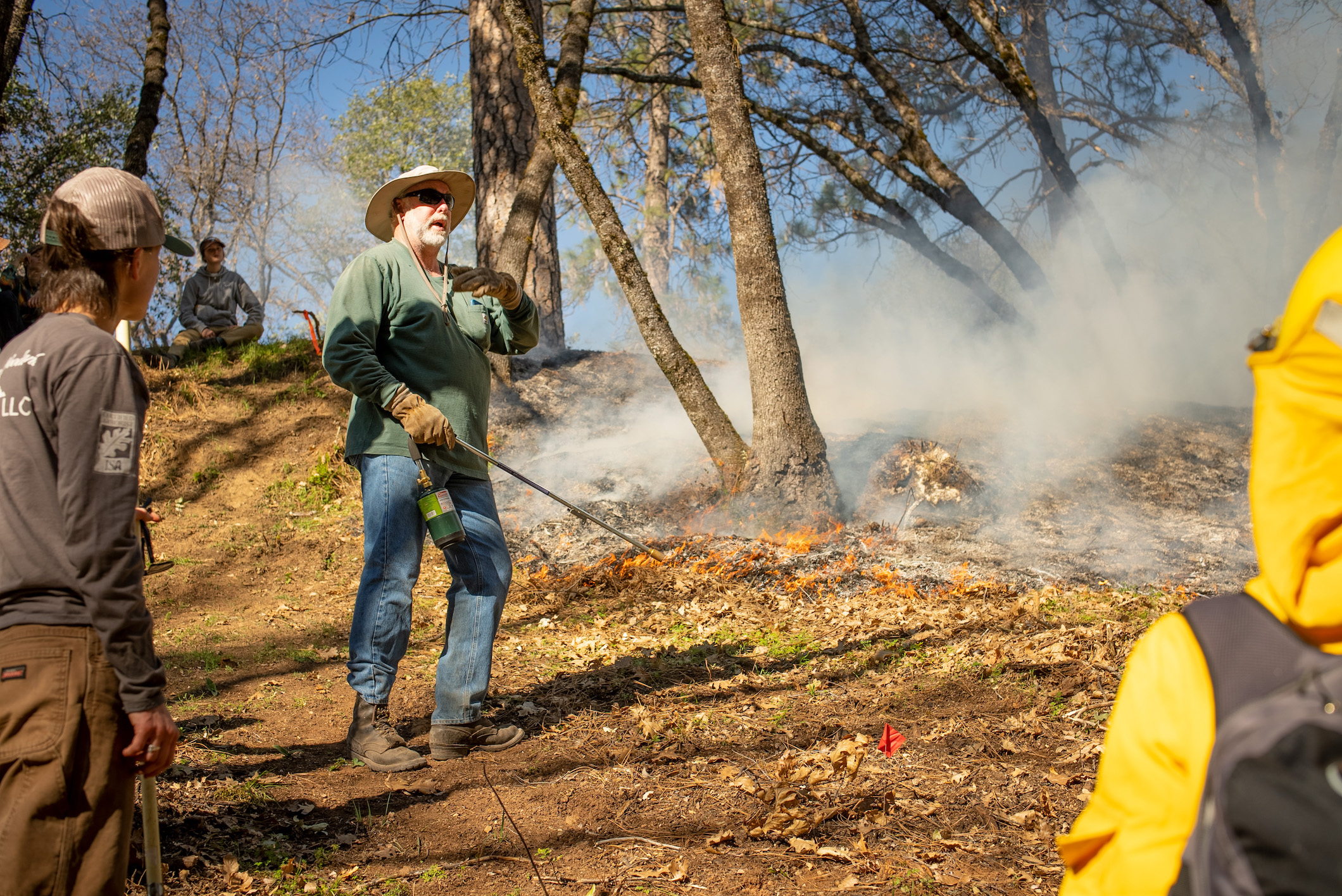 Retired Cal Fire battalion chief Chris Paulus gives pointers about conducting safe prescribed burns. (Tim McConville/UC Davis)