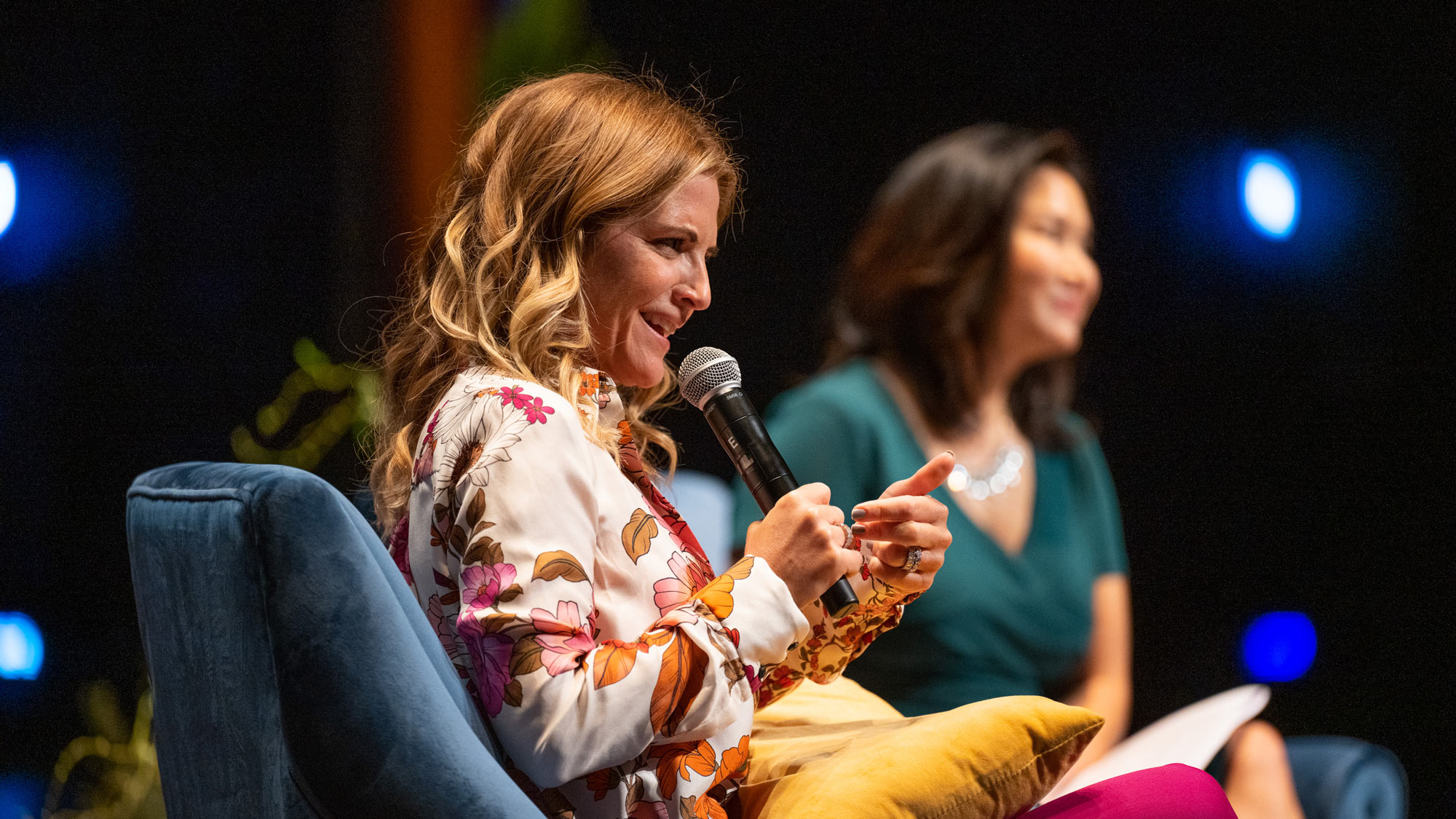 Glennon Doyle, left, in conversation with Pamela Wu, director of communications and media relations, UC Davis Health. (José Luis Villegas)
