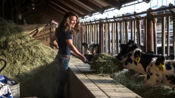 Rayann Eaves, a UC Davis Animal Science major and a minor in Global Disease Biology at the UC Davis Dairy.