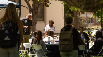 Dean Helene Dillard and Pablo G. Reguerín, vice chancellor for Student Affairs, answered questions and spoke with students during the “Picnic with the Dean” event.