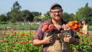 The Student Collaborative Organic Plant Breeding Education, or SCOPE, program shared their zinnia flowers during a field day at the UC Davis Student Farm.